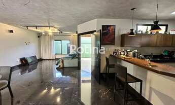 Imagem 4: Casa para alugar, 3 quartos, 2 suítes, 2 vagas, Segismundo Pereira - Uberlândia/MG - R$ 4