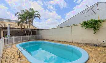 Imagem: Ampla casa com 4 dormitórios no bairro