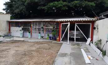 Imagem: Casa de alvenaria, com ampla sala e cozinha