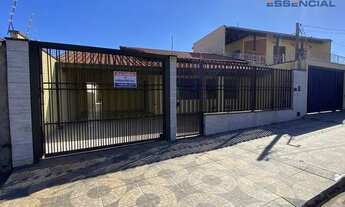 Imagem 2: Casa com 3 dormitórios para alugar, por R$ 3.300/mês - Vila Pinheiro Machado - Botucatu/SP