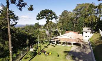 Imagem 2: Linda Casa Térrea à Venda com Preço de Oportunidade na Região de Capivari - Campos do Jord