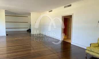 Imagem 4: Ótimo prédio, centro de terreno, portaria com segurança 24 h