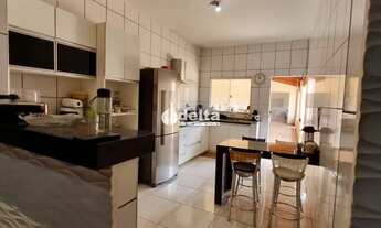 Imagem 2: Casa residencial disponível para venda no bairro São Jorge em Uberlândia-MG