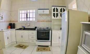 Imagem 4: Casa uma quadra do mar com 3 dormitórios, piscina e mobiliada