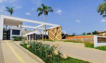 Imagem 2: Sobrado Moderno em Construção no Condomínio Primavera Elegância e Conforto com 3 Dormitór