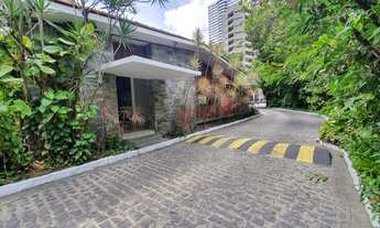 Imagem 6: Apartamento para venda possui 235 metros quadrados com 4 quartos em Casa Forte - Recife