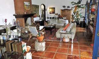 Imagem 6: Casa colonial, ampla em rua fechada