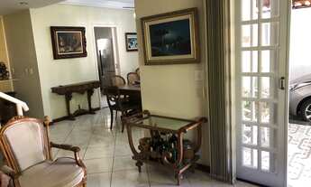 Imagem: Praia de Camboinhas, a poucos metros da