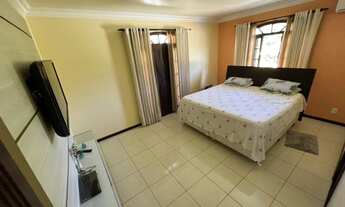 Imagem 6: Casa para venda com 200 metros quadrados com 5 quartos