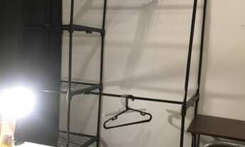 Imagem 7: Quarto COMPACTO e EXTREMAMENTE MOBILIADO