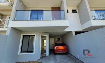 Imagem 2: Sobrado para Venda em Curitiba, Uberaba, 4 dormitórios, 1 suíte, 4 banheiros, 2 vagas