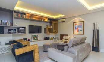 Imagem 4: Casa assobradada com 6 Dormitórios 4 Vagas em Pacaembu