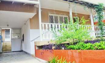 Imagem 2: Casa para venda com 169 metros quadrados com 3 quartos em Jardim Cascata - Teresópolis - R