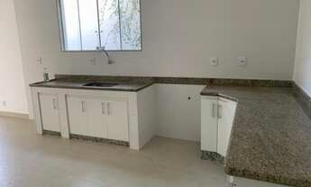 Imagem 3: Cod 2403 Casa Imbetiba c/ 3qts, sendo 2suítes, 3brs, 5vgs, varanda, amrs