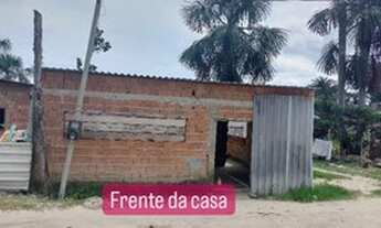 Imagem: Casa de alvenaria com estrutura para laje