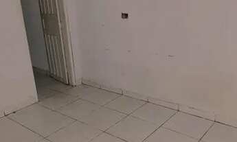 Imagem 1: Alugo um barracão com 03 cômodos, banheiro e área