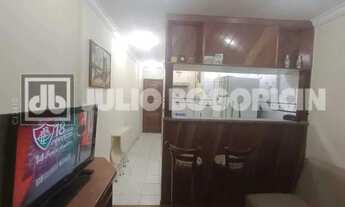 Imagem 2: Copacabana - Quadra da Praia - Próximo a Metrô - Apartamento conjugado - Quarto/Sala/Cozin