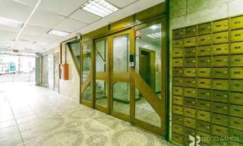 Imagem 2: Bom JK de frente, no 22º andar, com orientação solar norte. Possui banheiro social, cozinh