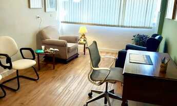 Imagem: Sala comercial na quadra da praia