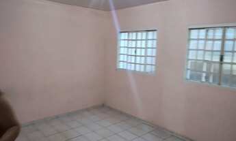 Imagem 3: Casa de fundo Casa com 1 dormitório