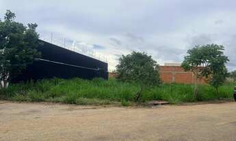 Imagem: Terreno de esquina no Parque das Águas