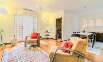 Imagem 5: Casa Encantadora em Rua Tranquila e Arborizada