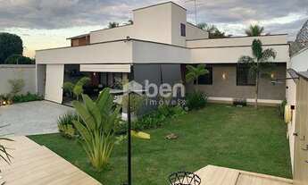 Imagem 4: Venda - Belíssima Casa 2 Dormitórios + Piscina + Paisagismo - Lessa em Pinda