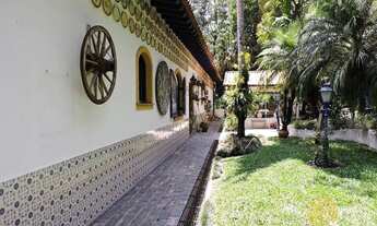 Imagem 4: Casa colonial, ampla em rua fechada