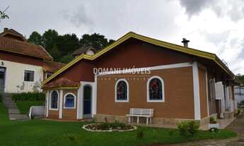 Imagem 4: Casa Elegante à Venda na Região de Descansópolis - Campos do Jordão/SP