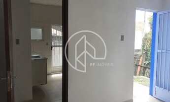 Imagem 4: B: Aeroporto Casa com 2 quartos e quintal