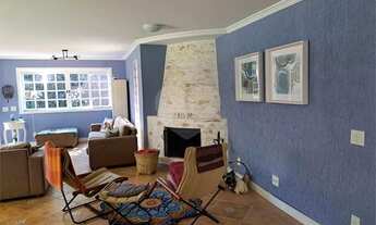 Imagem 2: Casa térrea em terreno plano localizada em condomínio próximo a entrada da Serra da Cantar