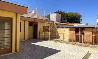 Imagem 6: Casa de modelo antigo, 2 andares