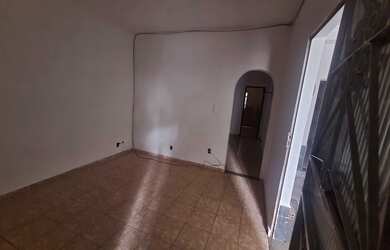 Imagem 2: CASA DE 2 QUARTOS FUNDOS NO BAIRRO BOA VISTA