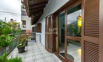 Imagem: Casa com 3 dormitório, com sacadas, no