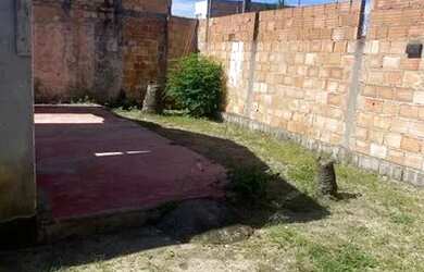 Imagem 6: Terreno murado com construção alcobaça