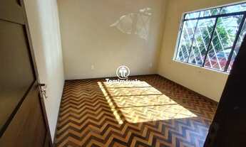 Imagem 3: Casa Comercial no Bairro Glória, 4 Salas, Banheiro, Excelente Localização, Travessa da Rua