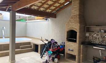 Imagem 3: Casa em rua pública