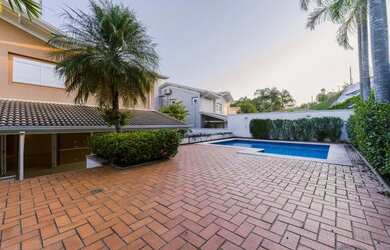Imagem 6: Casa espaçosa com quintal, piscina e suítes espaçosas no Gramado