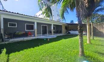 Imagem: Duas casas, terreno grande e com ótima