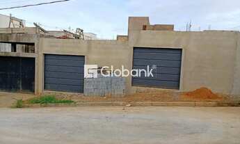 Imagem 2: Casa à venda em Montes Claros (Guarujá) - 2 quartos, 1 suíte, quintal