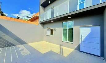 Imagem 4: Casa à venda no Residencial Monreale 3 dormitórios, suíte com sacada e quintal amplo