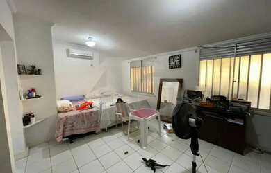 Imagem 7: Casa Espaçosa à Venda com 393,4m² e Quintal no Aeroporto