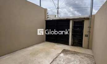 Imagem 2: Casa à venda em Montes Claros - 2 quartos, quintal e área de serviço no Terra Jardim