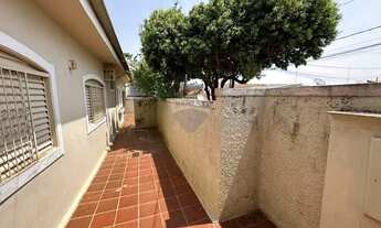 Imagem 7: Casa a venda em Lins com 3 dormitórios sendo 2 suítes, sala de TV e jantar, cozinha, 4 ban