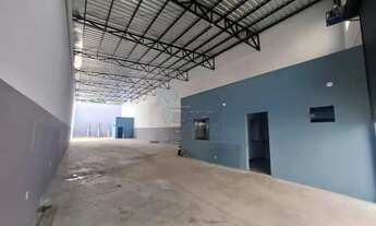 Imagem 2: Galpão de 400m² com 04 lavabos para locação - Jardim do Trevo