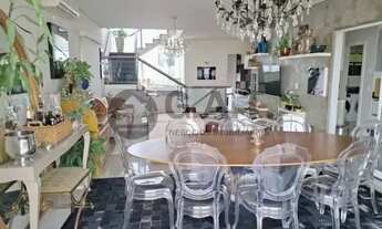 Imagem 4: Casa de alto padrão em condomínio na Vossoroca com 5 suítes e ampla área de convivência. A