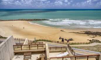 Imagem 2: Apartamento com varanda ampla e vista para o mar