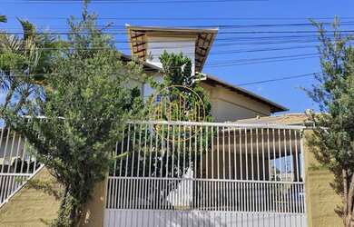 Imagem 2: Maravilhosa Casa em bairro calmo e residencial. O Colonial oferece tranquilidade para você