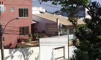 Imagem 2: Casa de condomínio para venda possui 380 metros quadrados com 3 quartos