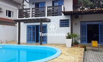 Imagem 2: Sobrado com 160m², 4 Dormitórios sendo 1 Suíte,Piscina,Excelente Localização,Fácil Acesso